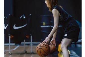 标题:女性篮球运动员如何提升方向感:专业策略与实践指南